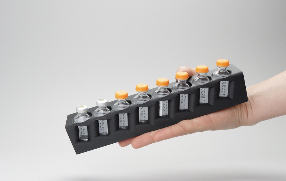 The No. 8 insulin organizer in black